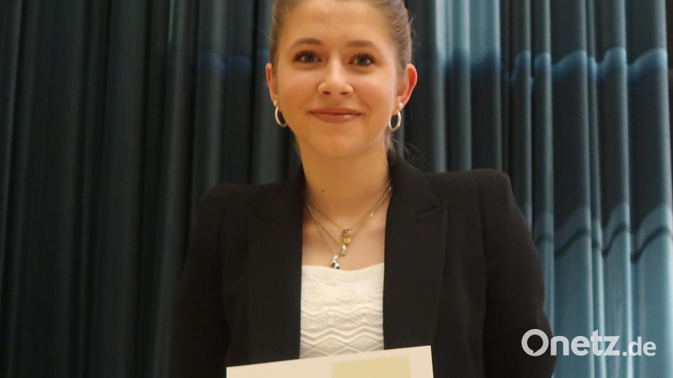 Die Goldmedaille für die Weltmeisterin im Triathle Team U 19, Paula Nicklas. Bild: Kunz