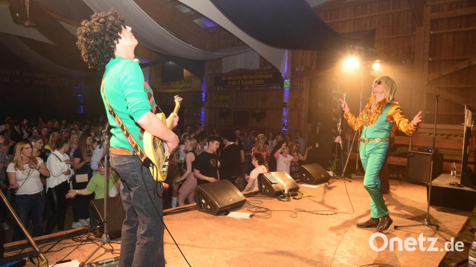 Die O&#039;schnitt-Halle war bereit für ein Festival der Liebe mit Sänger Markus Engelstädter. Das hatten viele nach der Coronapause offensichtlich mal wieder nötig. Bild: bey