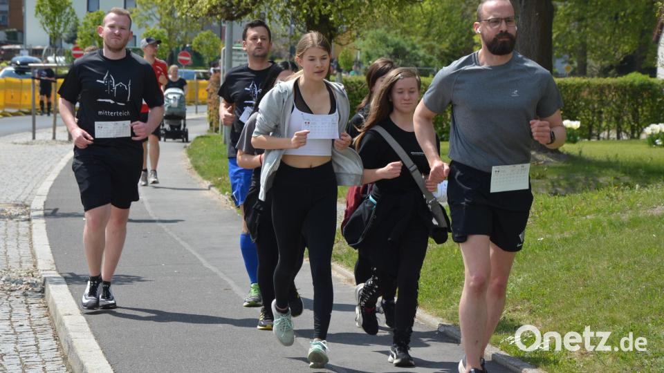 Laufend und gehend unterwegs für den guten Zweck. Bild: jr