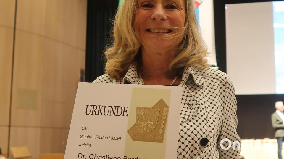 Ein strahlendes Gesicht. Christane Bardenheuer vom Team Oberpfalz wurde Weltmeisterin im Biathle 60+. Dafür gab es Gold. Bild: Kunz