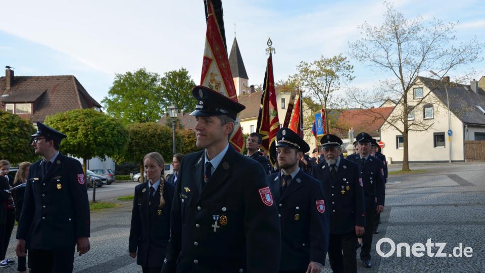 Mitglieder aller sieben Feuerwehren der Großgemeinde Vohenstrauß versammelten sich am Samstagabend, um feierlich ihres Schutzpatrons, des heiligen Florian zu gedenken. Bild: dob