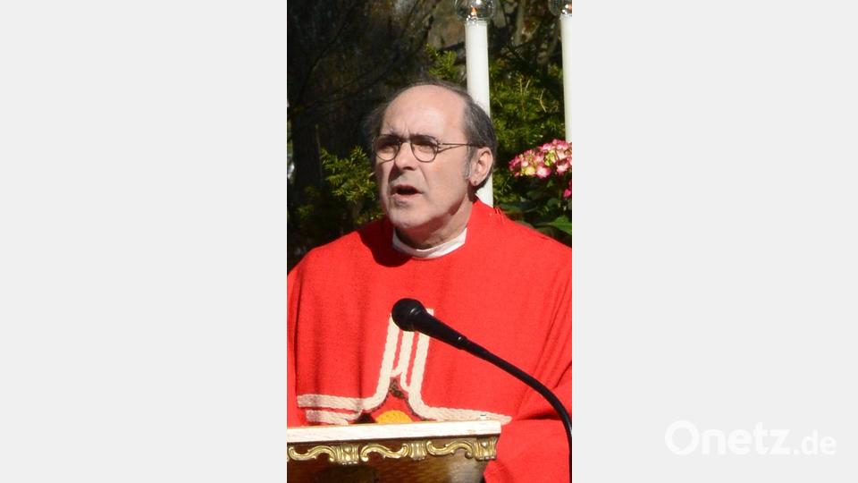 Pater Herbert Winklehner aus Wien hält die Festpredigt beim Kreuzbergfest. Bild: bey