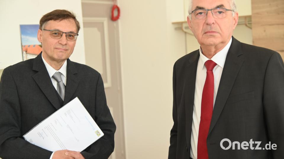 Abschied nimmt Landgerichtspräsident Harald Riedl (rechts) von Karl Plößl (links). Bild: gf