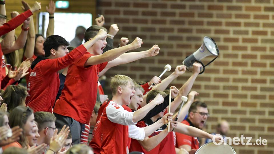 Die Krötenseehalle glich am Samstagabend im Derby gegen die SG Auerbach/Pegnitz einem Tollhaus. Bild: Hubert Ziegler
