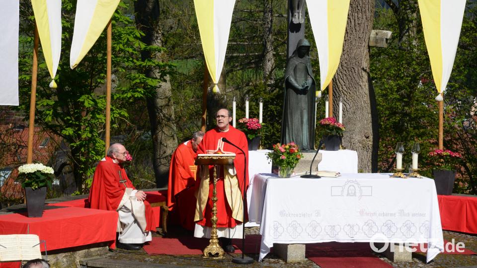 Pater Herbert Winklehner aus Wien hält die Festpredigt beim Kreuzbergfest. Bild: bey