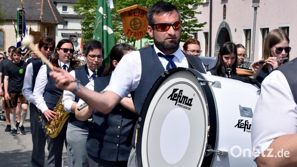 Der Kirchenzug war nicht zu übersehen. Und nicht zu überhören. Bild: Stephan Huber