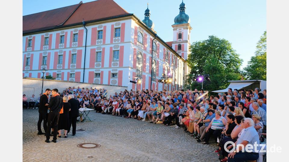 Vor der Kulisse des Klosters bietet sich im Speinsharter Klosterhof für die LTO-Theaterveranstaltungen eine einmalige Atmosphäre Archivbild: do