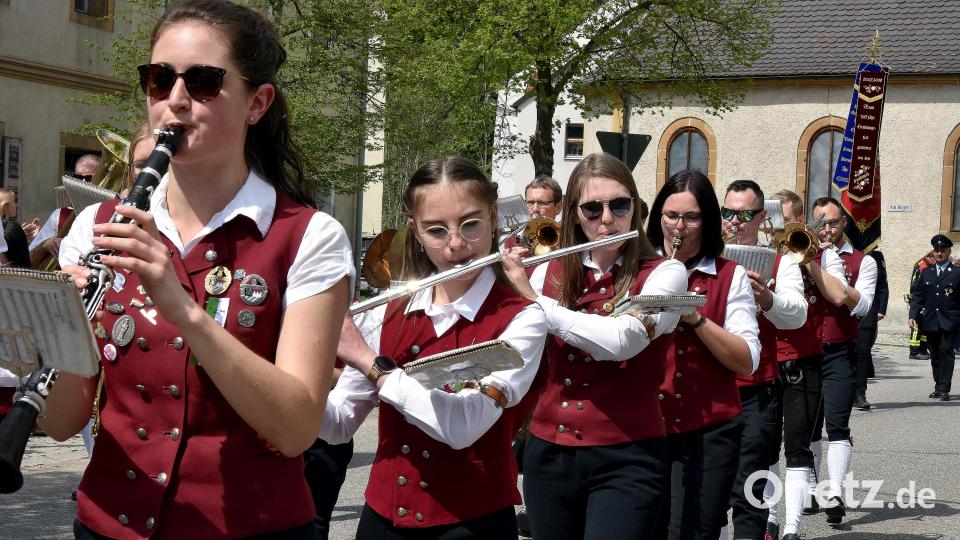 Musik durfte beim Kirchenzug nicht fehlen. Bild: Stephan Huber