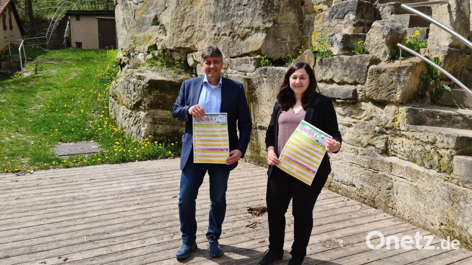 &quot;Lasset die Spiele beginnen&quot;: Bürgermeister Edgar Knobloch und Kulturmanagerin Birgit Plößner haben sich für 2022 viel einfallen lassen. Bild: sne