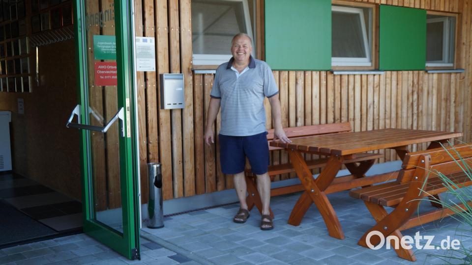 Auch für Nichtmitglieder steht die Tür des Mehrgenerationenhauses zu den vielfältigen Veranstaltungen und besonders zum monatlichen Ü50-Café offen. Michael Welnhofer, Vorsitzender und Präsident der Garde Grün-Weiß, freut sich auf viele Gäste. Bild: wel