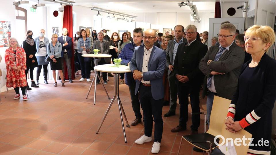 Über 60 Gäste kamen zur Vernissage – alle waren begeistert. Bild: Stadt Tirschenreuth/exb