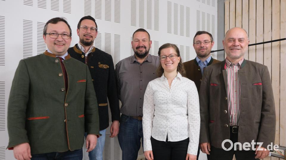 Sie leiten für die nächsten drei Jahre die Geschicke der BJV-Kreisgruppe Amberg (von links): Ruppert Schmid (Vorsitzender), Andreas Geilersdörfer (3. Vorsitzender), Thomas Spieß (Schatzmeister), Manuela Weiß (Stellvertreterin), Matthias Neugebauer (Schriftführer) und
Peter Fröhlich (Stellvertreter). Bild: usc