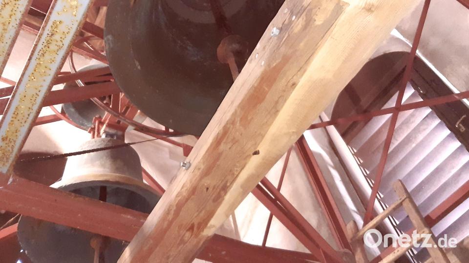 Drei Glocken schlagen im Turm der Armesbergkirche. Bild: Kath. Kirchenstiftung Kulmain/exb
