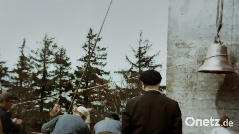 Am 8. Mai 1962 kam die neue Glocke an ihren endgültigen Platz. Bild: Kath. Kirchenstiftung Kulmain/exb