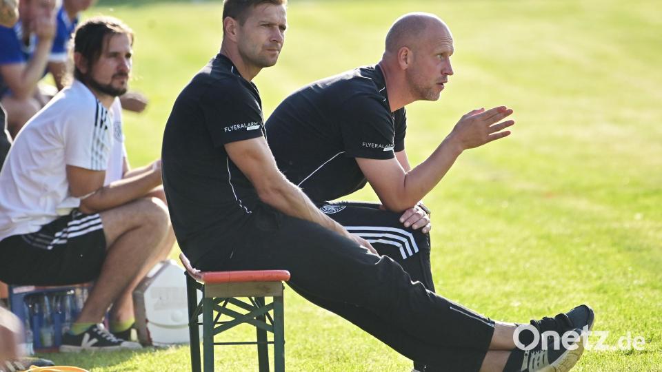 Mit Trainer Timo Rost (rechts) saß ein guter Bekannter in der Region auf der Bank der SpVgg Bayreuth. Bild: ref