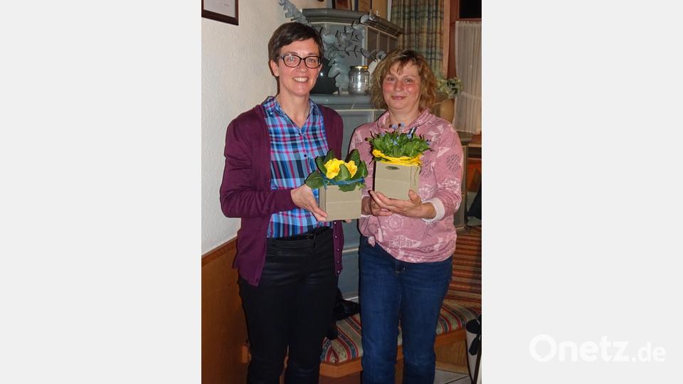 Versteigerung Blumenschmuck für die Ukraine-Hilfe. Bild: bas