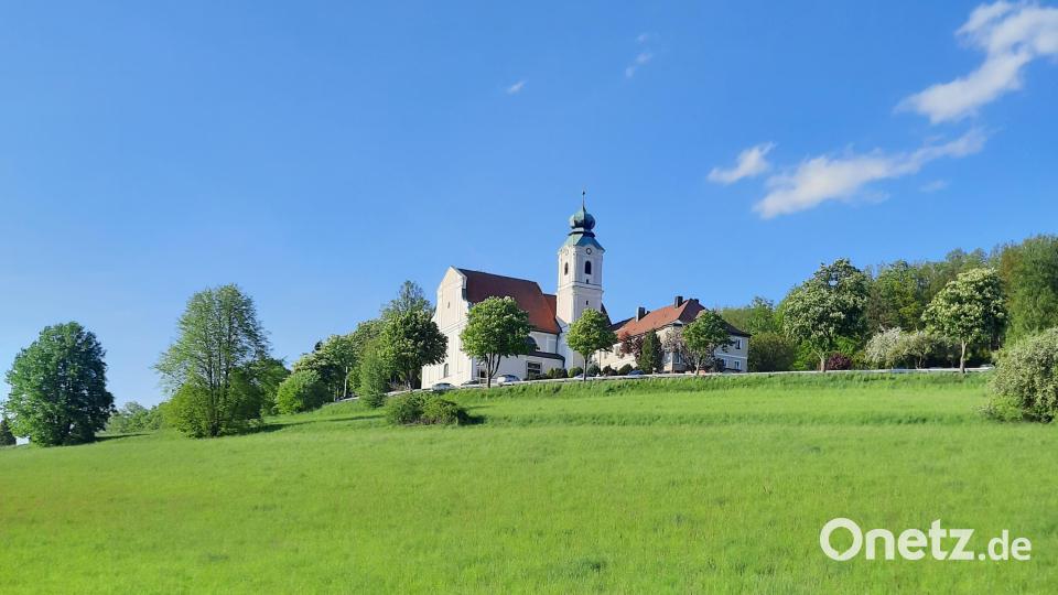 Das Kloster St. Felix steht in der Kreisstadt nächstes Wochenende im Mittelpunkt. In der Wallfahrtskirche geht der kirchliche Teil des Felixfestes feierlich über die Bühne. Im Klostergarten und der Pilgerhalle feiern die Franziskaner-Minoriten nach dem Hochamt mit den Gläubigen bei deftiger Brotzeit und Musik. Bild: kwl