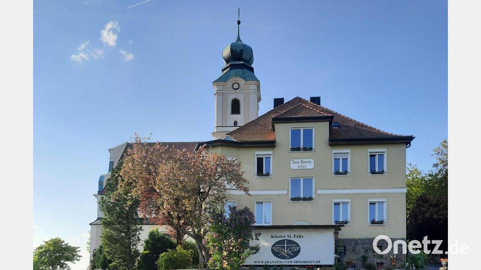 Das Kloster St. Felix steht in der Kreisstadt nächstes Wochenende im Mittelpunkt. In der Wallfahrtskirche geht der kirchliche Teil des Felixfestes feierlich über die Bühne. Im Klostergarten und der Pilgerhalle feiern die Franziskaner-Minoriten nach dem Hochamt mit den Gläubigen bei deftiger Brotzeit und Musik. Bild: kwl