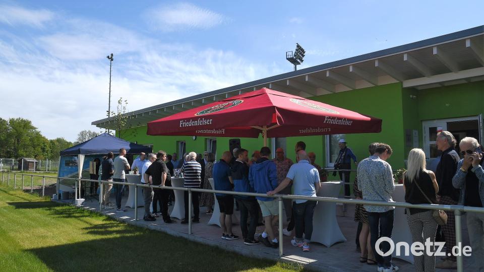 Feier am neuen Funktionsgebäude. Bild: Dagmar Nachtigall/exb