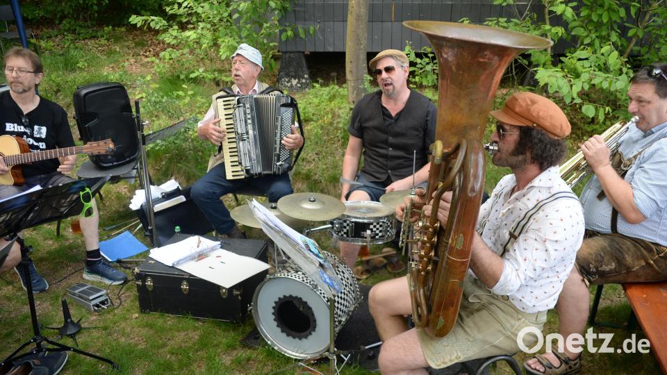 Wastl Meier (vorn) und seine Mitstreiter sorgten für Musik. Bild: Andreas Brückmann