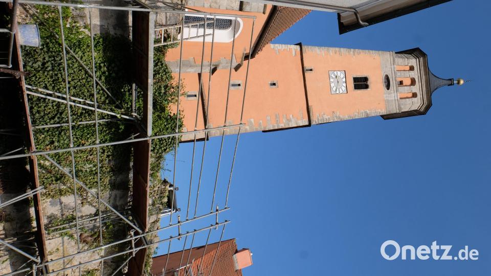 Mit Feldsteinen und heimischen Granit wurde die Mauer errichtet. Nun wird ihre Stabilisierung durch eine Eisen-Betonwand gesichert Bild: le