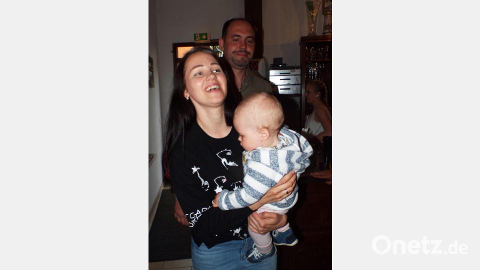 Anna Maria ( neun Monate alt), Rasha und Alexander fühlen sich in Köfering gut aufgenommen. Bild: e