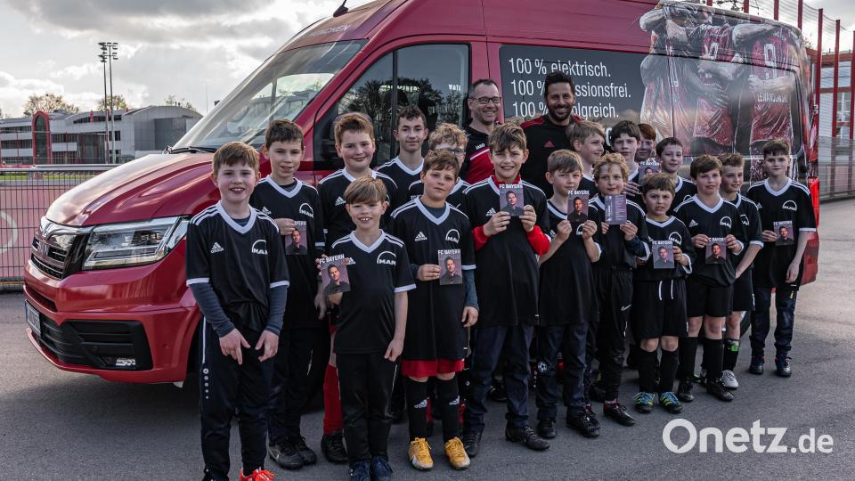 Ein Gruppenfoto zur Erinnerung ans Legendentraining mir Claudio Pizarro. Bild: tok