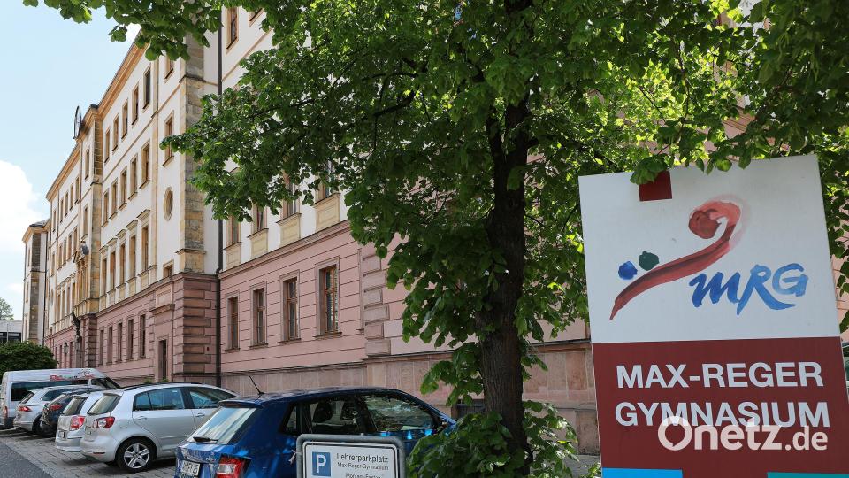 So sehen Sieger aus. Das Max-Reger-Gymnasium hat in diesem Jahr bei den Übertrittszahlen am besten abgeschnitten. Bild: Wolfgang Steinbacher