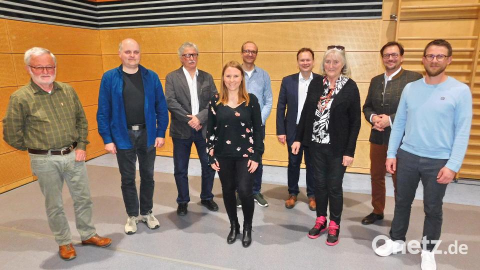Der Dank des Vorsitzenden Dieter Kottwitz (links) galt auch den Frauen und Männern, die dem Fichtelgebirgsverein seit 25 Jahren verbunden sind. Bild: hai