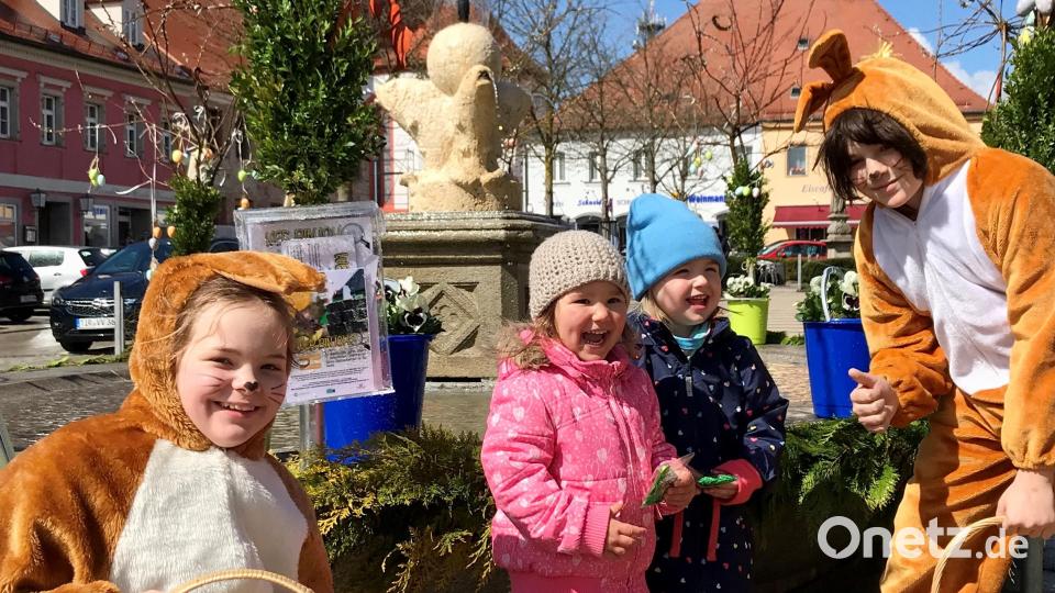 Stadtmarketing-Osterhase in Tirschenreuth. Bild: Stadtmarketing TIR/exb