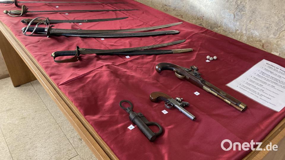 Kein Räuber ohne Waffe. In Vilseck ist eine kleine Auswahl zu bestaunen. Bild: aks