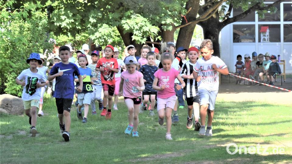 Mit Sportsgeist beteiligen sich die Kleinen der Kindertagesstätte St. Theresia an ihrer Spendenaktion: "Laufen für die Ukrainer". Bild: rgr