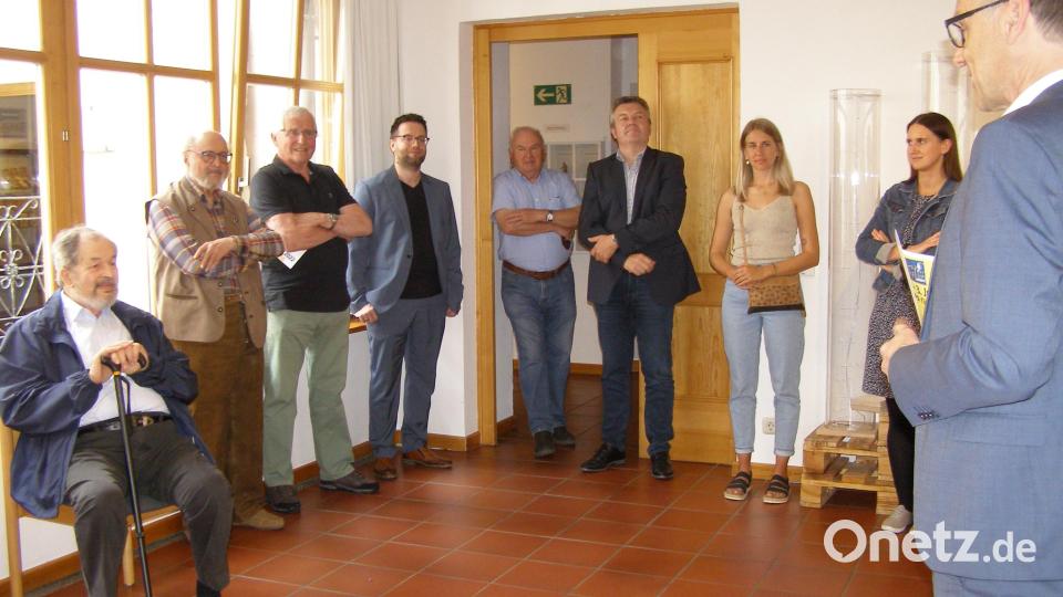Bürgermeister Bernd Sommer (rechts) stellte das Programm zur Europawoche vor. Bild: pz