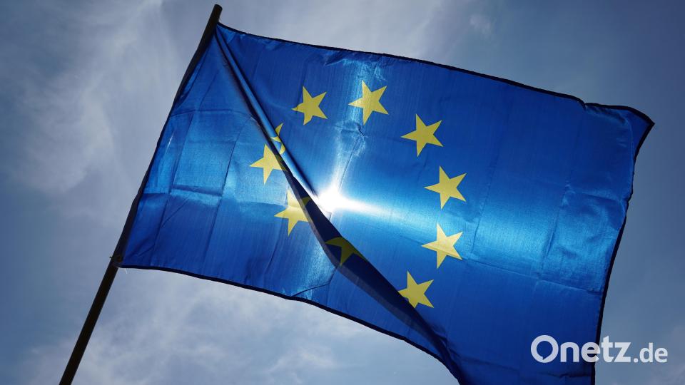 Die Bedeutung Europas für den Frieden steht bei der Europawoche in Waldsassen Ende Juni im Vordergrund. Bürgermeister Bernd Sommer stellte jetzt das Programm vor – mit viel Musik, Vorträgen und Gesprächsrunden. Symbolbild: dpa/Peter Endig