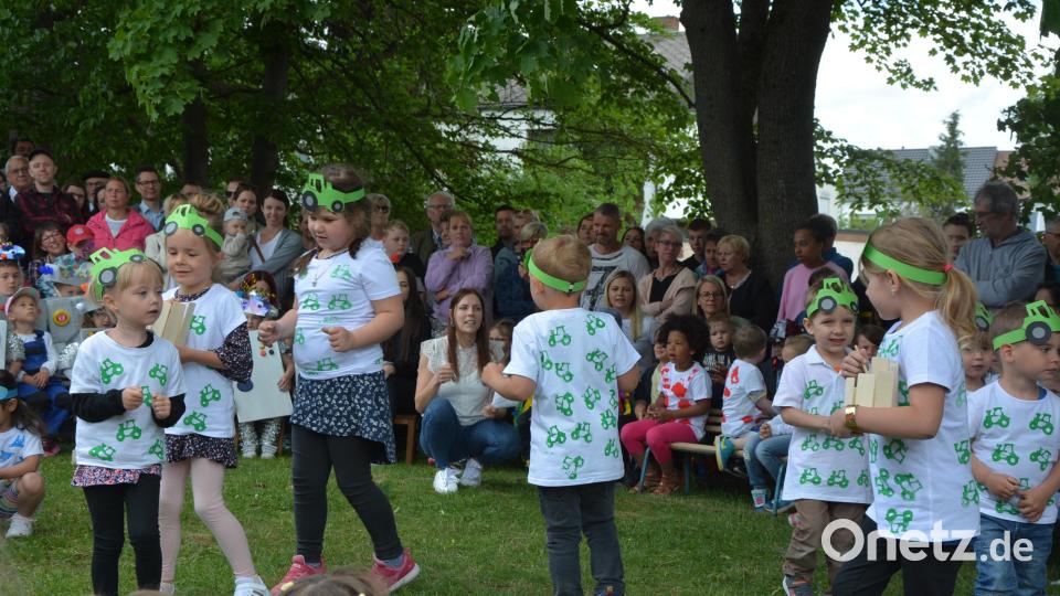 Immer wieder Beifall erhielten die Vorführungen der Kinder. Bild: jr