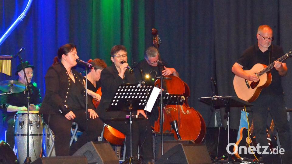 Das Sextett &quot;Cabaloo&quot; übernimmt den musikalischen Teil beim Vohenstraußer Benefizabend des Faschingsvereins für die Ukrainehilfe. Bild: fjo