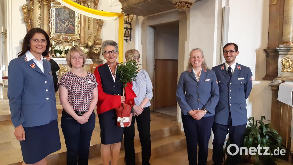 Zum Dankgottesdienst kamen auch die kommissarische Diözesanleiterin Elisabeth Lohner (links) sowie die Bezirksgeschäftsführerin Iris Mages (Zweite von rechts) und der kommissarische Diözesangeschäftsführer Leonard Bartosch Bild: Malteser/exb