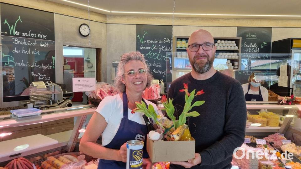 Die Osteraktion von Gloria Benner brachte 1000 Euro für die Ukrainehilfe der Initiative Zamhaltn von Michael Sandner ein. Bild: Paul Sandner/exb