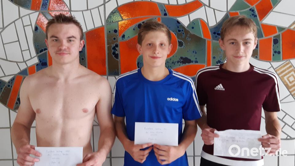 Die punktbesten Leistungen bei den Herren über die 200-m-Strecken (von links): Fynn Legat (Platz 2), Leonhard Fütterer (Platz 1) und Niclas Köstler (Platz 3), alle vom Tirschenreuther Schwimm- Club. Bild: rbg