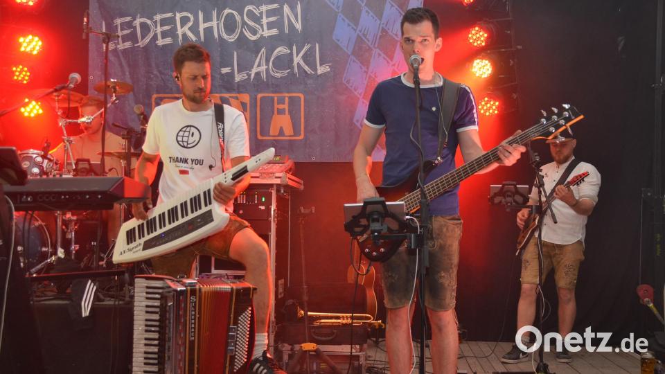 Die "Lederhosen-Lackln" in Aktion. Bild: ak