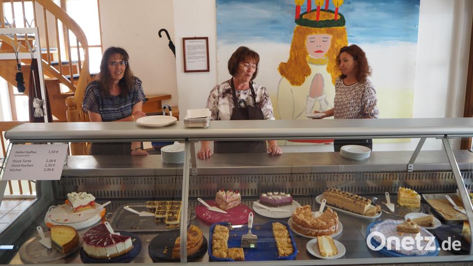 das Kuchenbuffet des Frauenbundes war schnell leergeräumt Bild: wmi