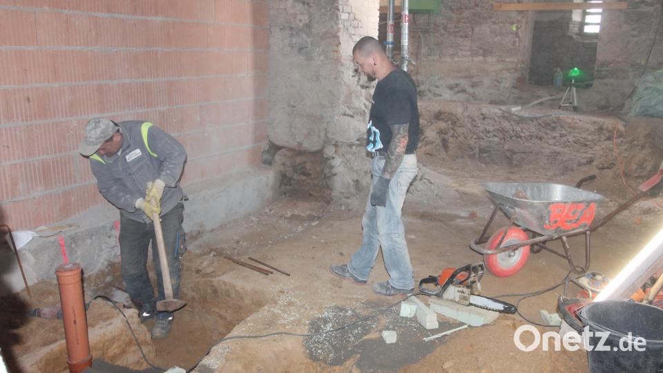 1,15 Millionen Euro gibt es aus der Städtebauförderung für die Sanierung des ehemaligen Kavaliersgebäude. Die Arbeiten sind voll im Gange. Bild: pi