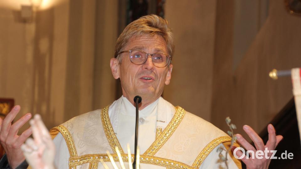 Pfarrer Dr. Christoph Seidl bei der Monatswallfahrt in Tirschenreuth. Bild: kro