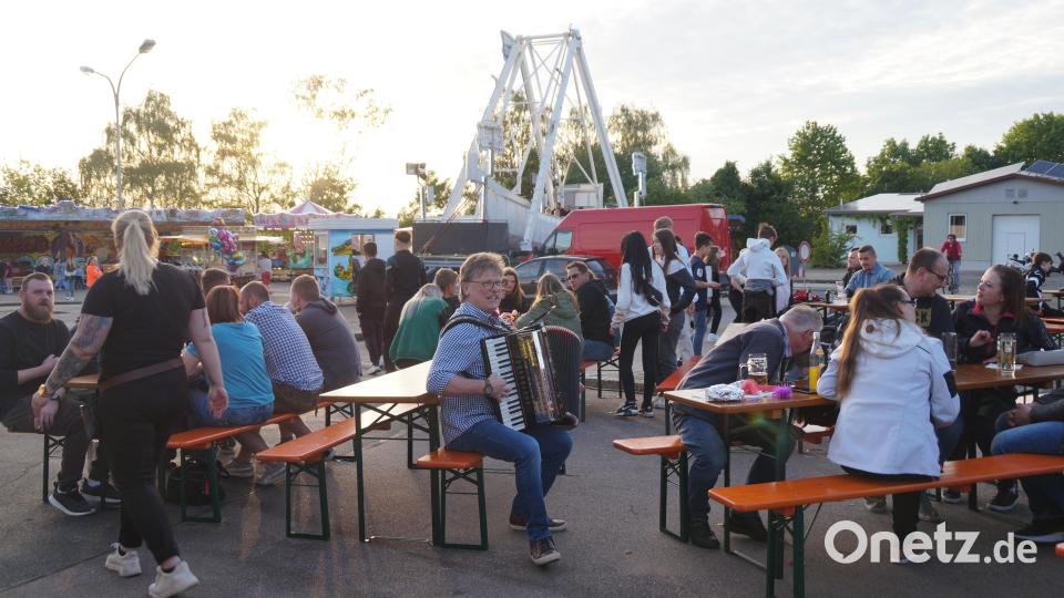 &quot;Fonse&quot; (Alfons Margraf) unterhielt die Gäste mit &quot;Ohrwürmern&quot;, Oldies und Bairischen. Bild: wel