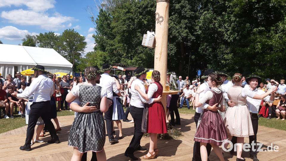 Baumaustanzen Bild: Kirwagemeinschaft Kümmersbruck/exb