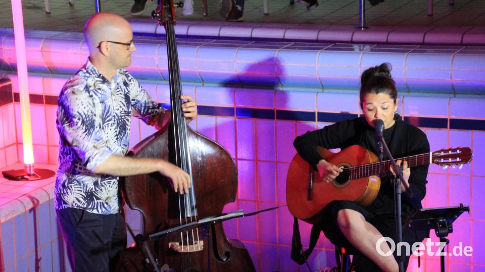 Celine Rudolph und Sven Faller im Badehaus Maiersreuth. Bild: kro