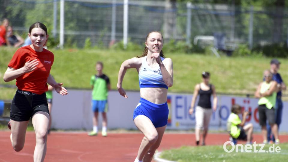Lea Rittner (rechts) vom ESV Amberg siegte über die 800 Meter. Bild: Hubert Ziegler