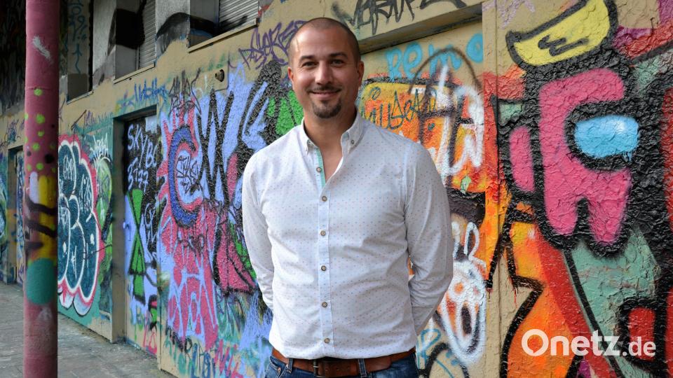 Florian Vogel, Vorsitzender des Stadtjungendrings, vor dem Jugendzentrum. Bild: scm