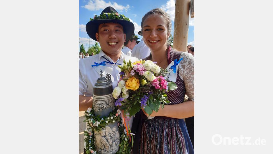 Oberkirwapaar Lea Hammer und Huy Tran Bild: Kirwagemeinschaft Kümmersbruck/exb