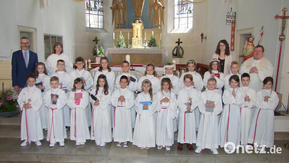 In Windischeschenbach empfangen 22 Kinder zum ersten Mal den Leib Christi. Bild: Bernhard Gerl/Foto Gerl/exb